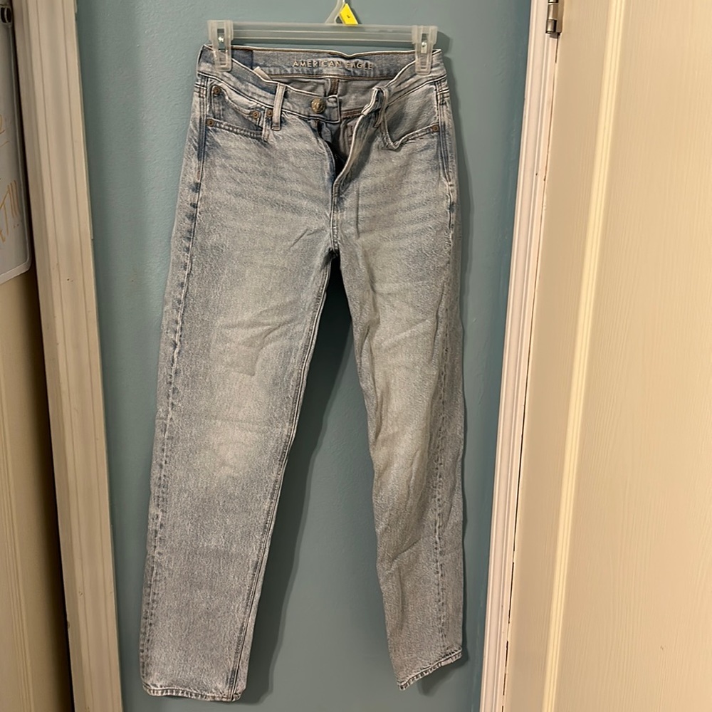 American eagle straight leg jeans. Regular fit size 00. Never worn